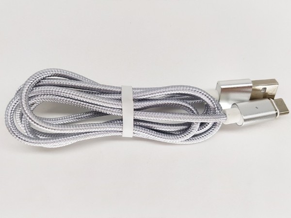 尼龍編織手機(jī)磁吸數(shù)據(jù)線，配備Micro/Type-C/Lightning三種磁吸頭